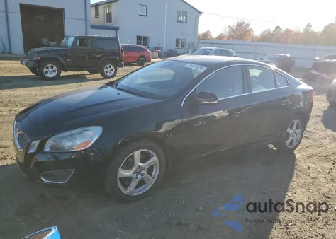 2013 Volvo S60 T5 z USA, uszkodzony, nr VIN YV1612FS0D2232372